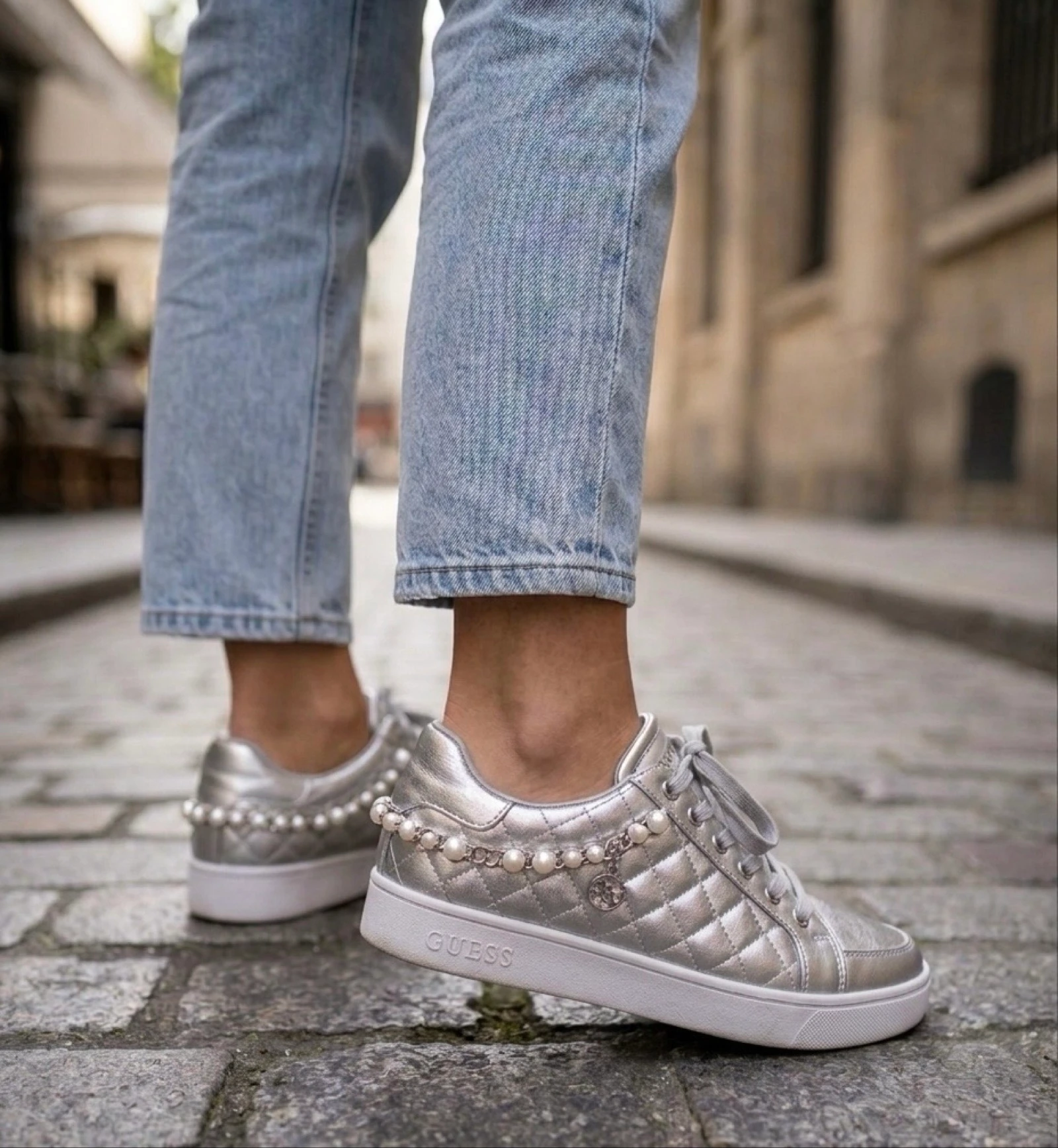 Paire baskets Guess 